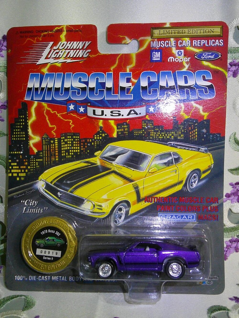 Johnny Lightning Muscle Cars USA Series 9 1970 Ford Mustang Boss 302 Purple NM